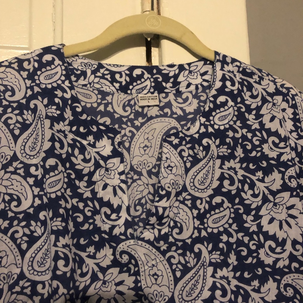 Woman’s Tunic. Size Large. - Picture 2 of 4